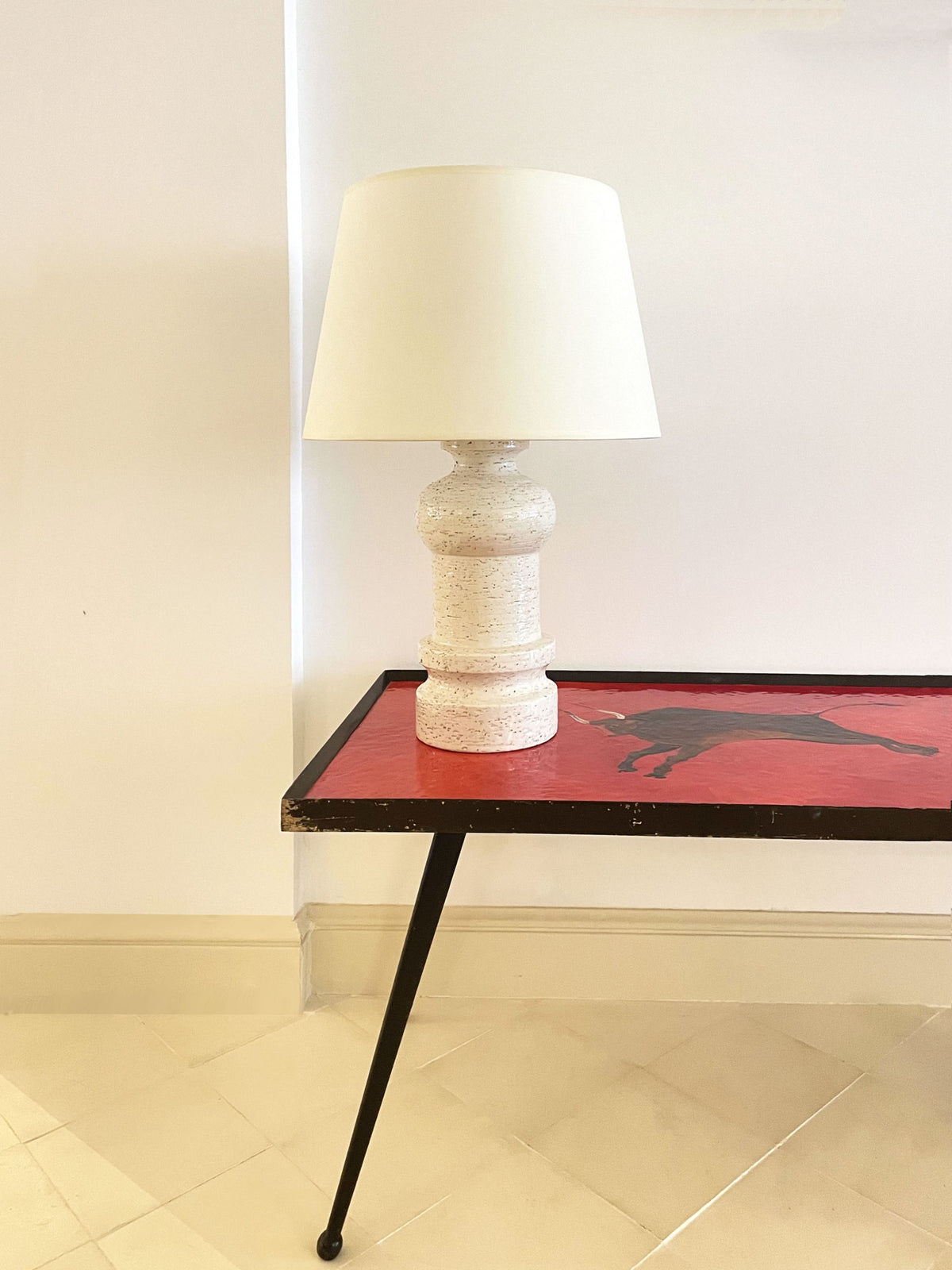 White enameled ceramic table lamp