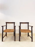Paire de fauteuils en chêne et assise paillée