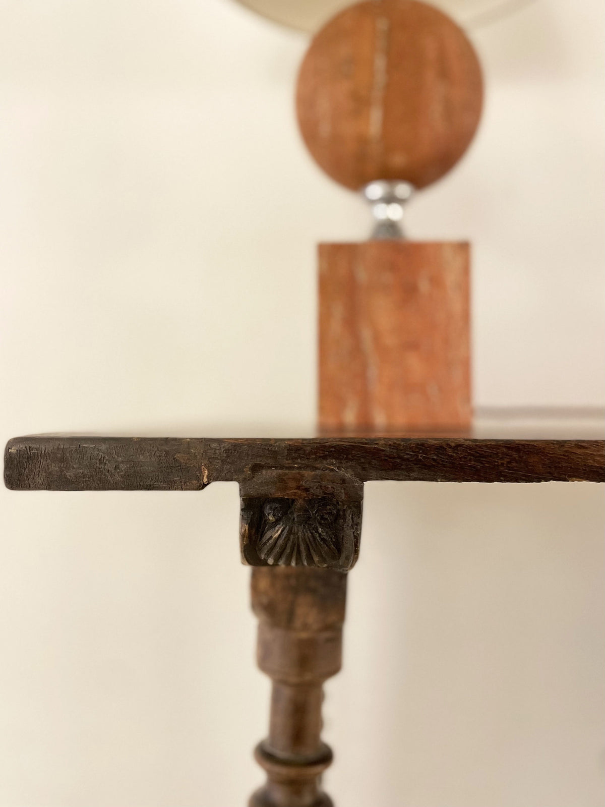 Consola española de roble
