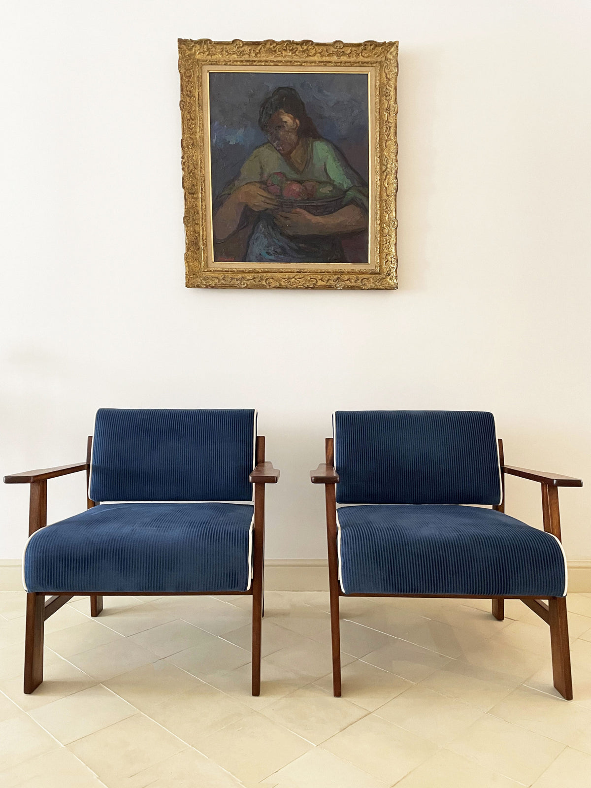 Pareja de butacas tapizadas de pana azul