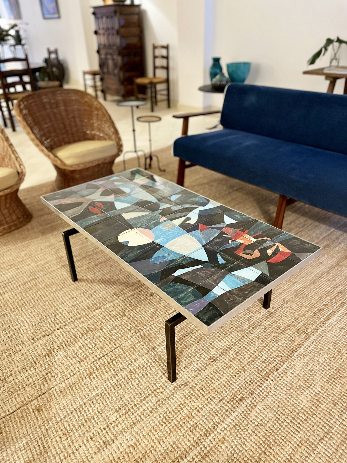 Table basse au dessus de céramique polychrome