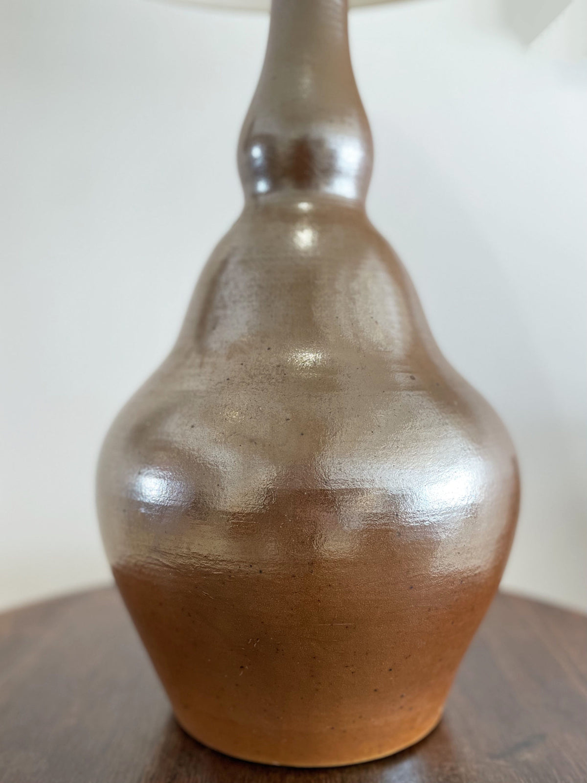 Grande lampe en grès verni
