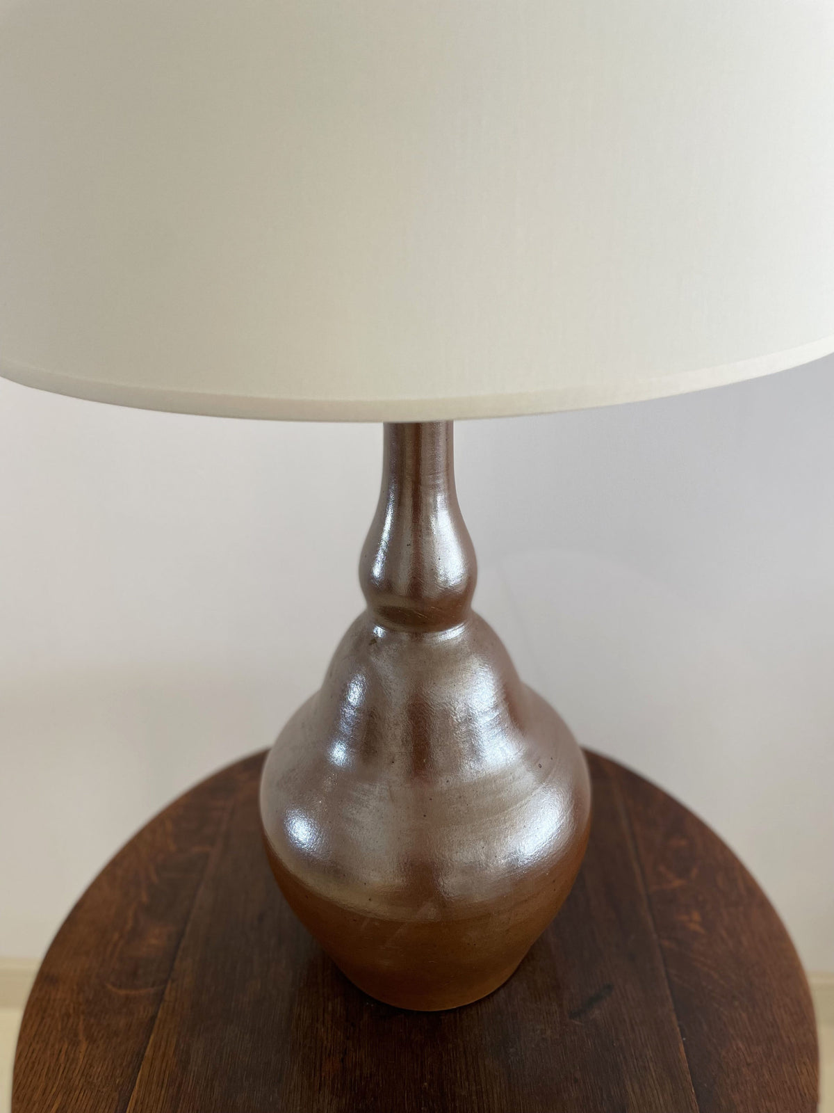 Grande lampe en grès verni