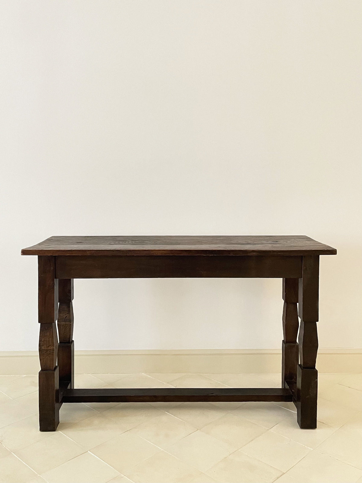Consola de roble macizo teñido