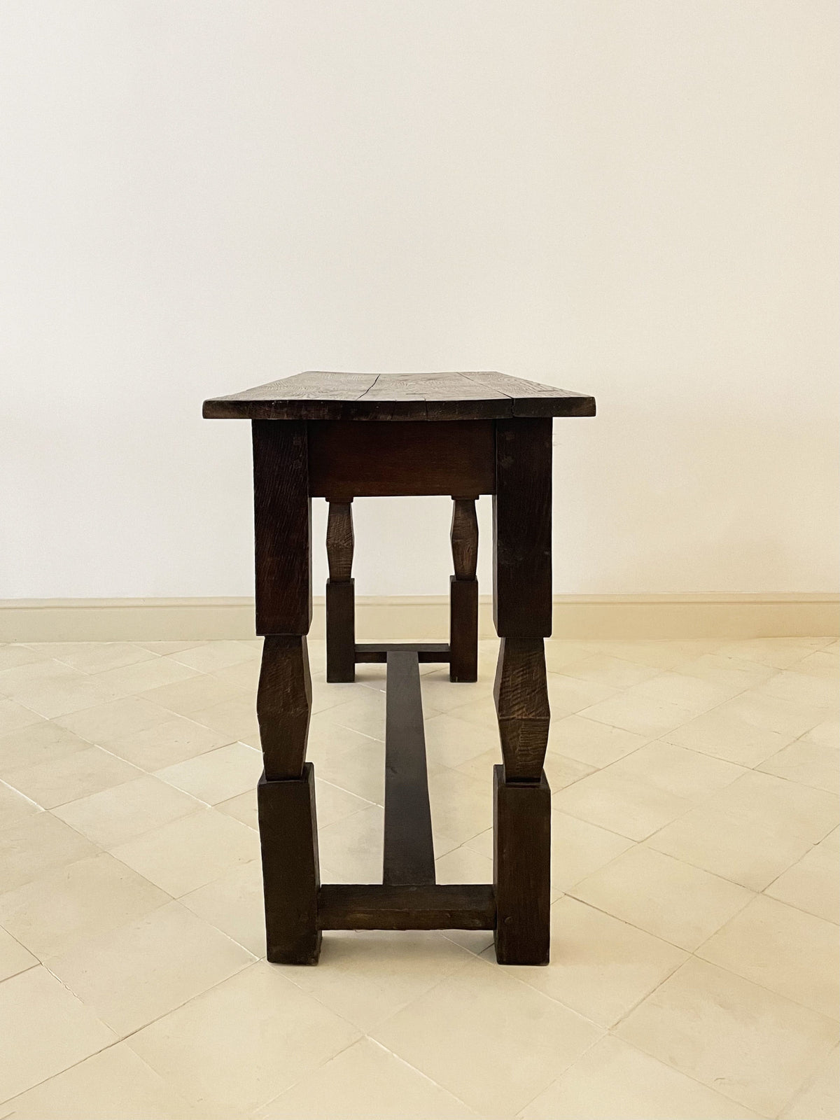Consola de roble macizo teñido