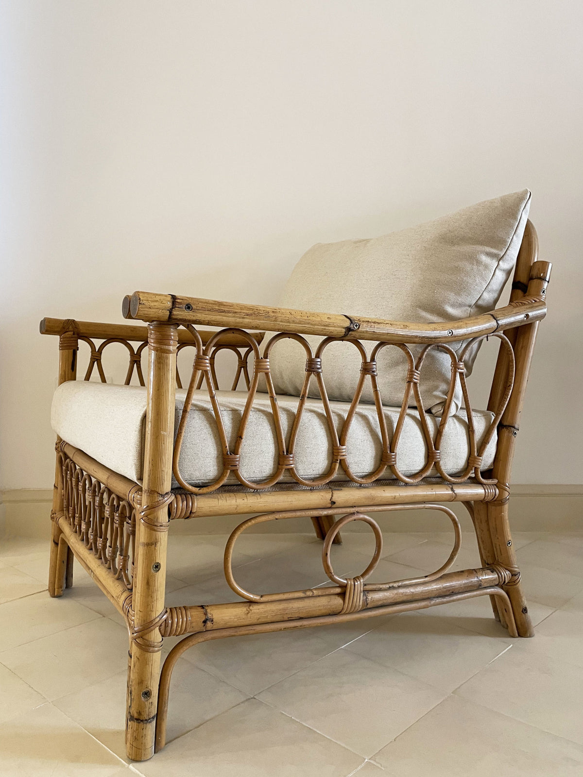 Sillón de bambú y ratán