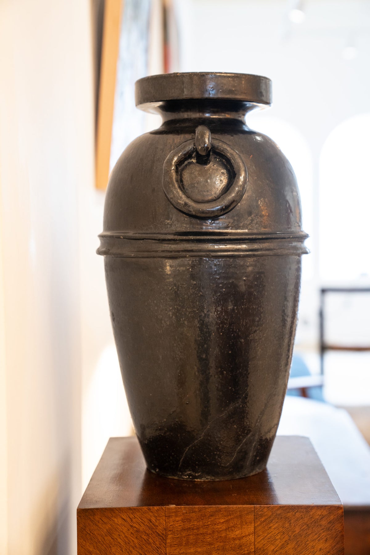Grand vase noir en céramique émaillée