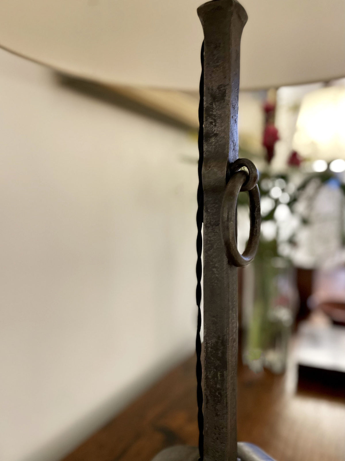 Paire de lampes à poser en fer forgé