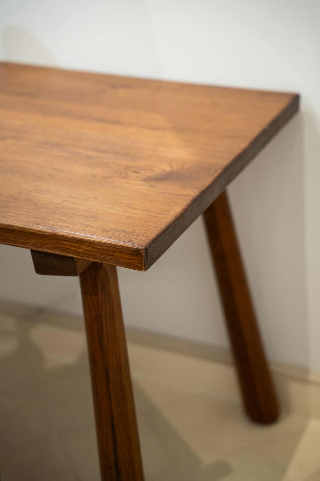 Escritorio o pequeña mesa de comedor