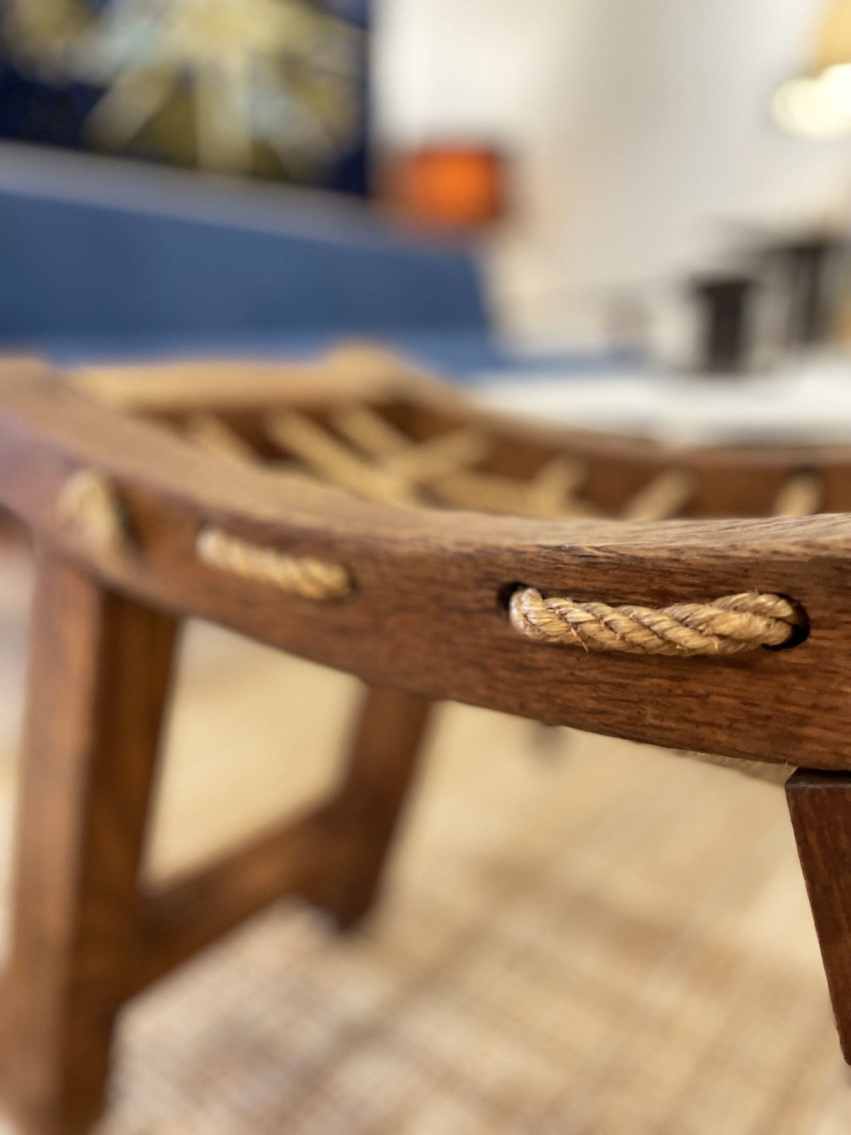 Taburete de roble y cuerda
