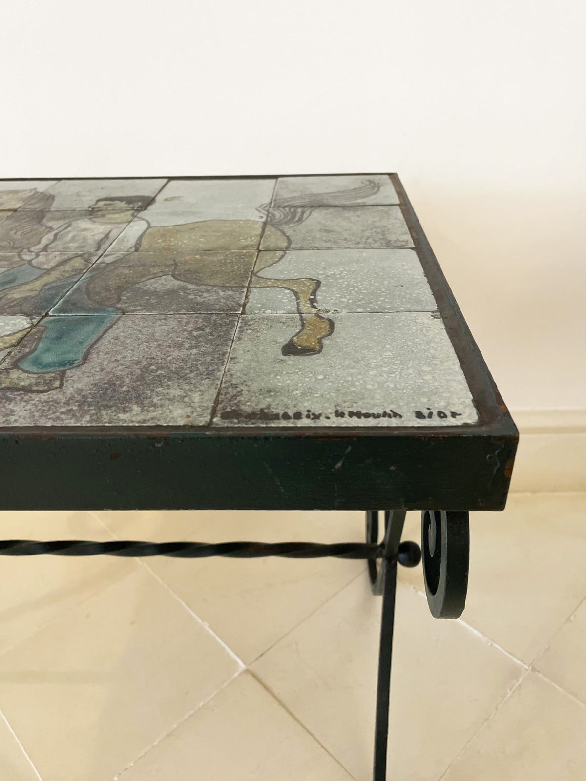 Table en fer forgé et dessus de céramique émaillée
