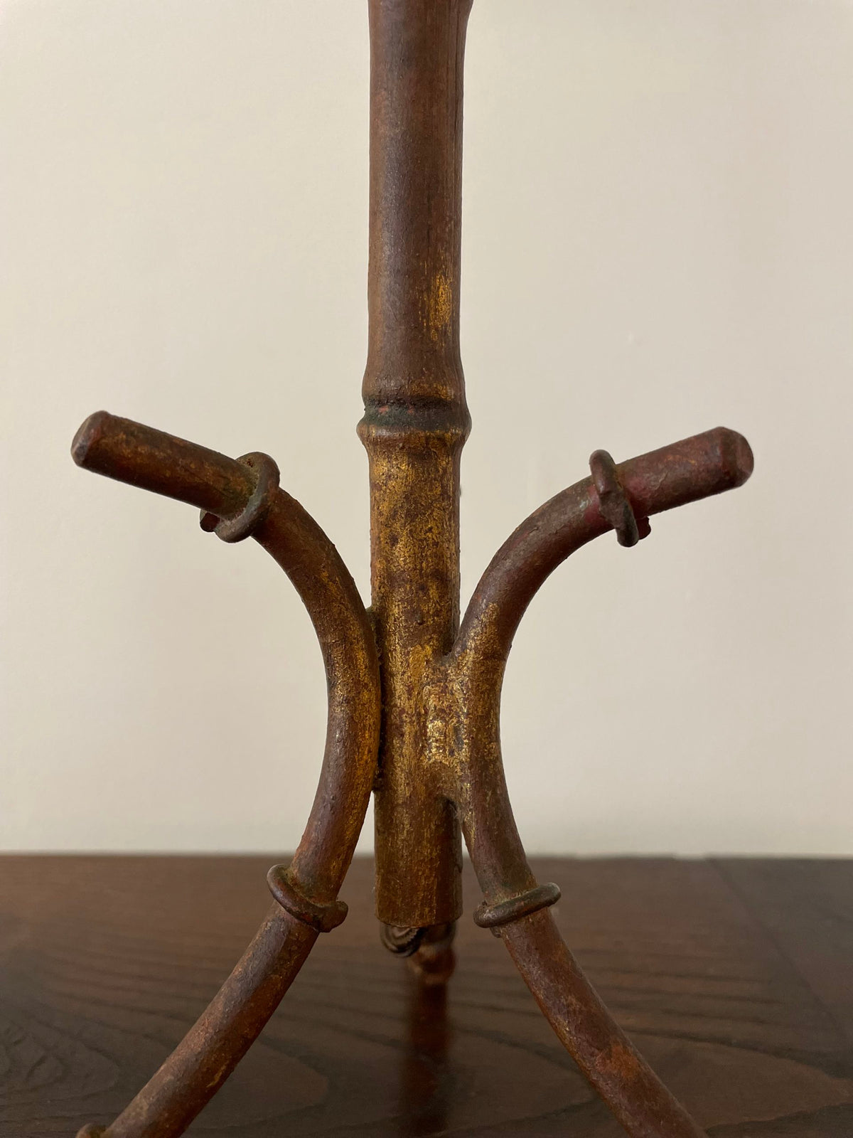 Petite lampe à poser en fer forgé
