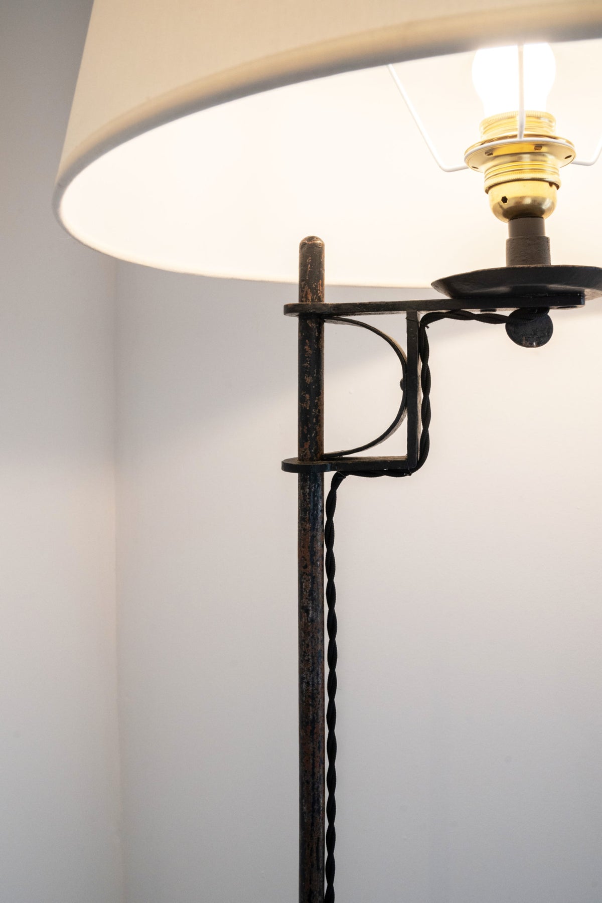 Tripod floor lamp in black wrought iron