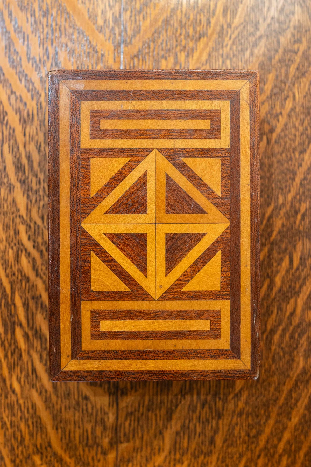 Boîte en bois marqueté