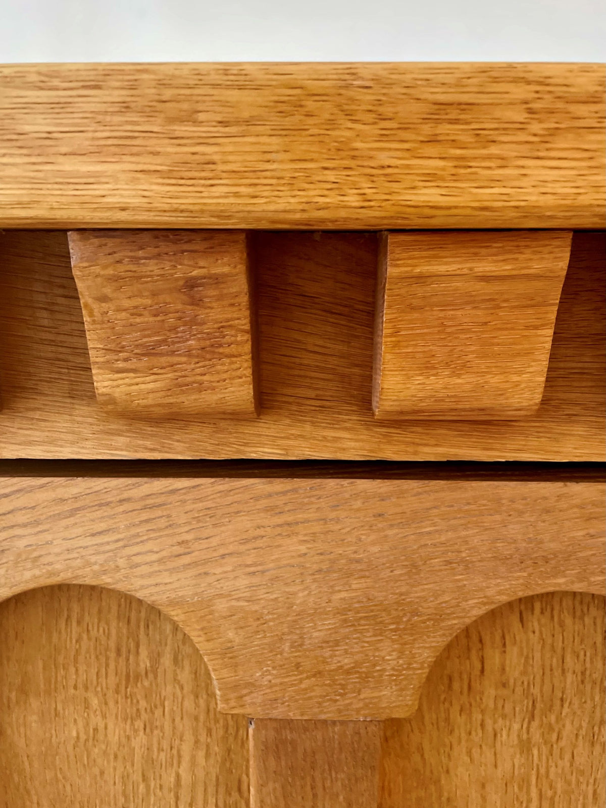 Mueble bufé de roble macizo rubio