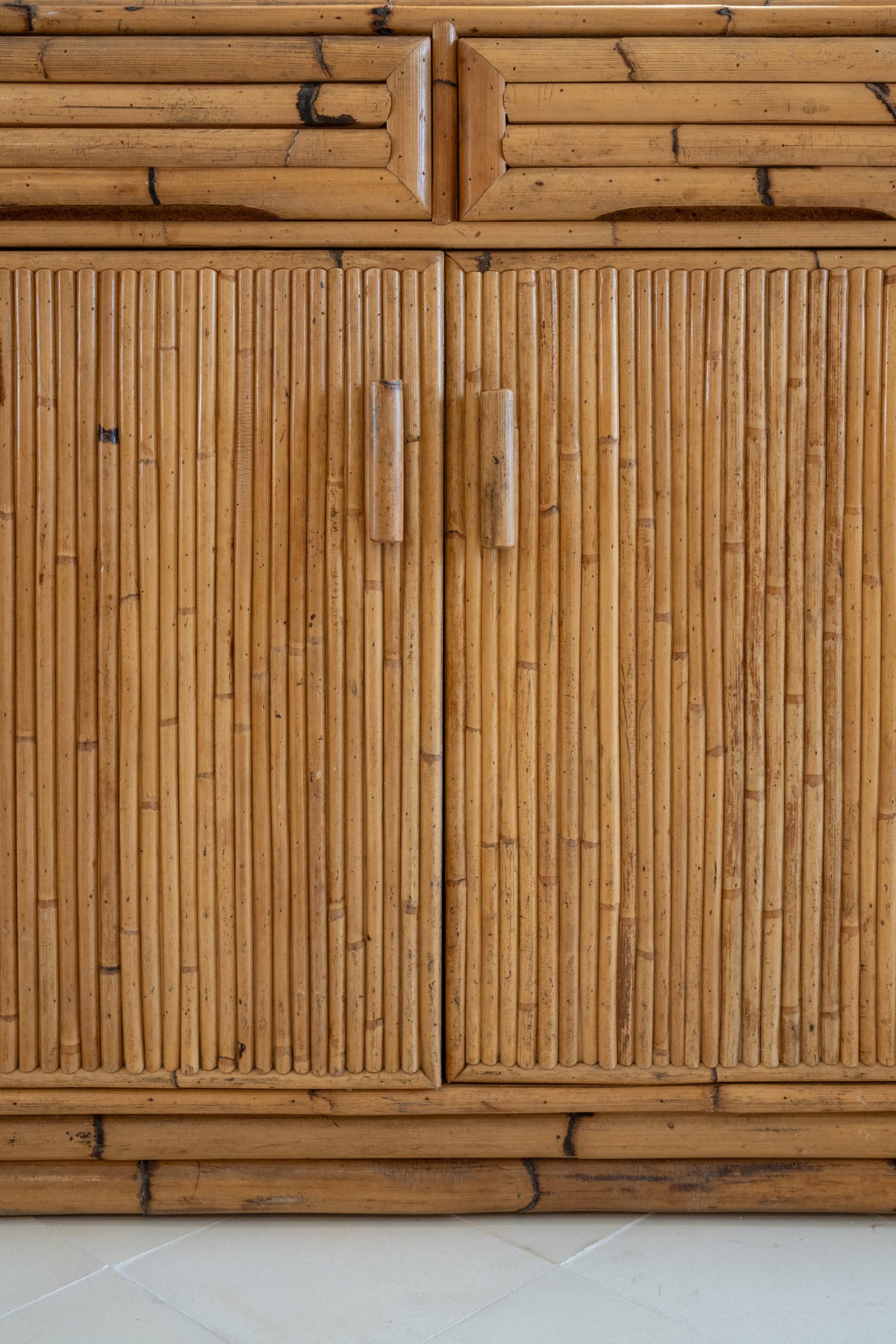 Mueble bufé de bambú
