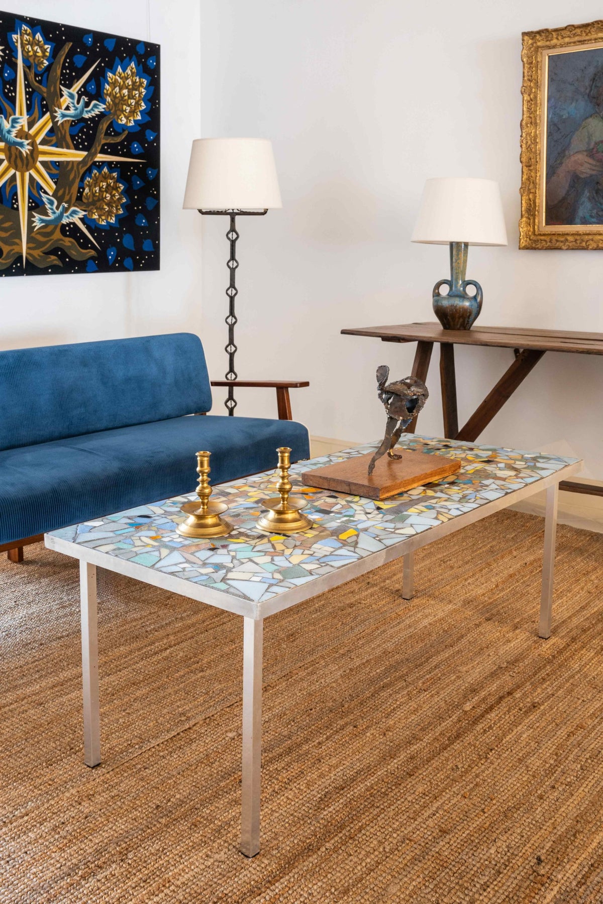 Mesa de café con encimera de mosaico policromado