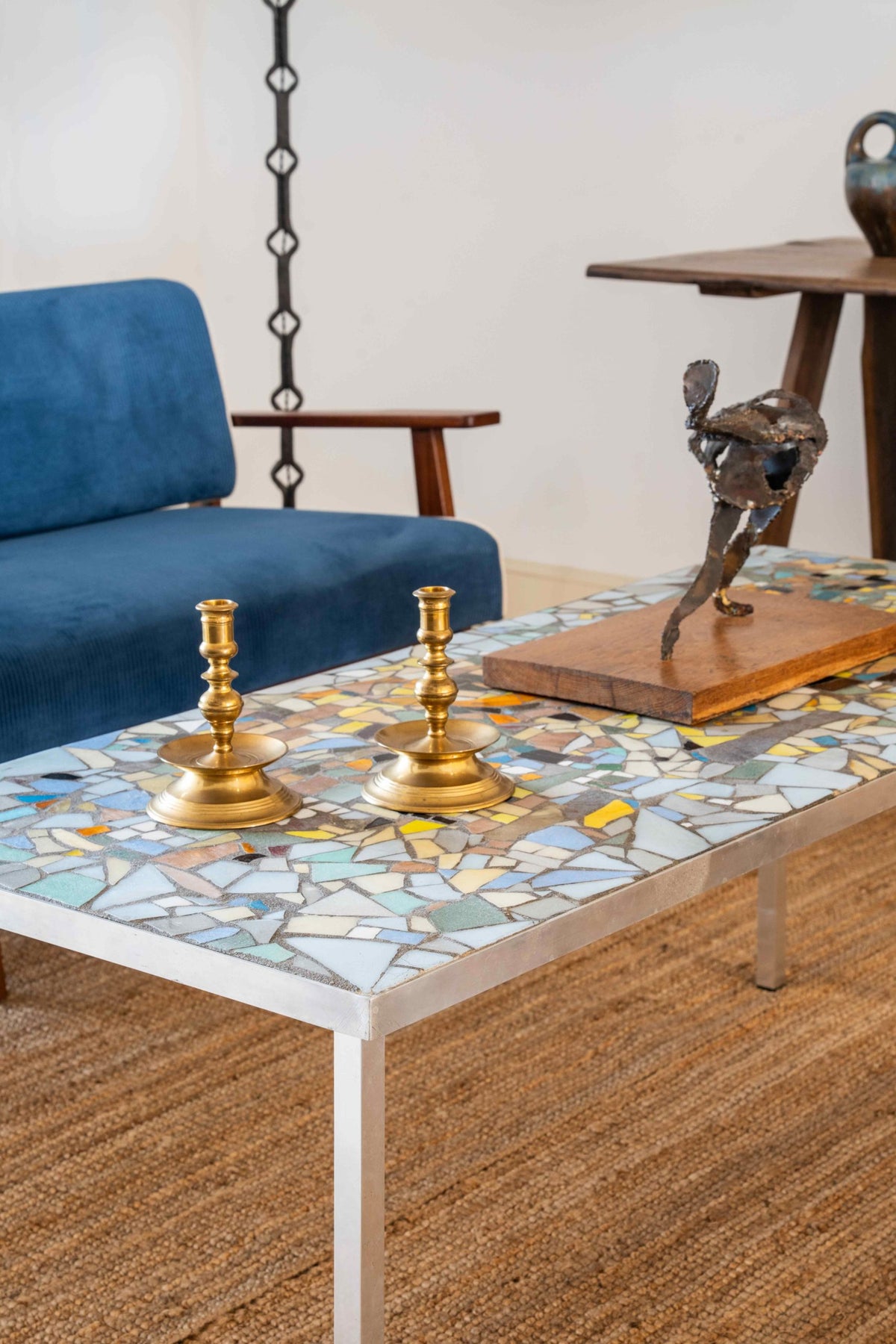 Mesa de café con encimera de mosaico policromado