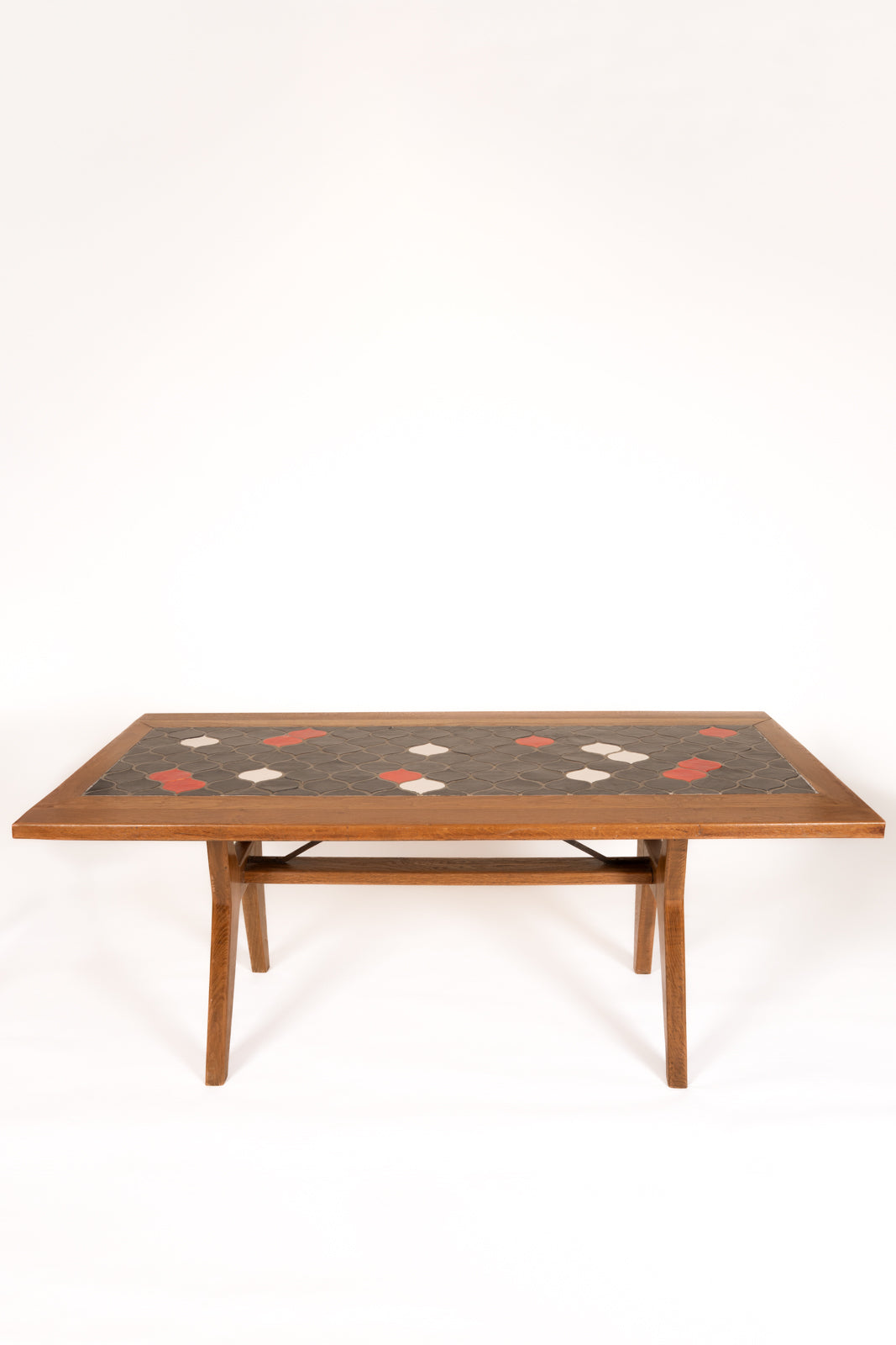 Mesa de roble con sobre de cerámica