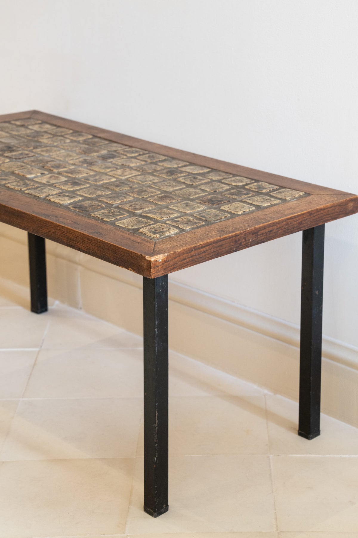 Table d’appoint au dessus de céramique