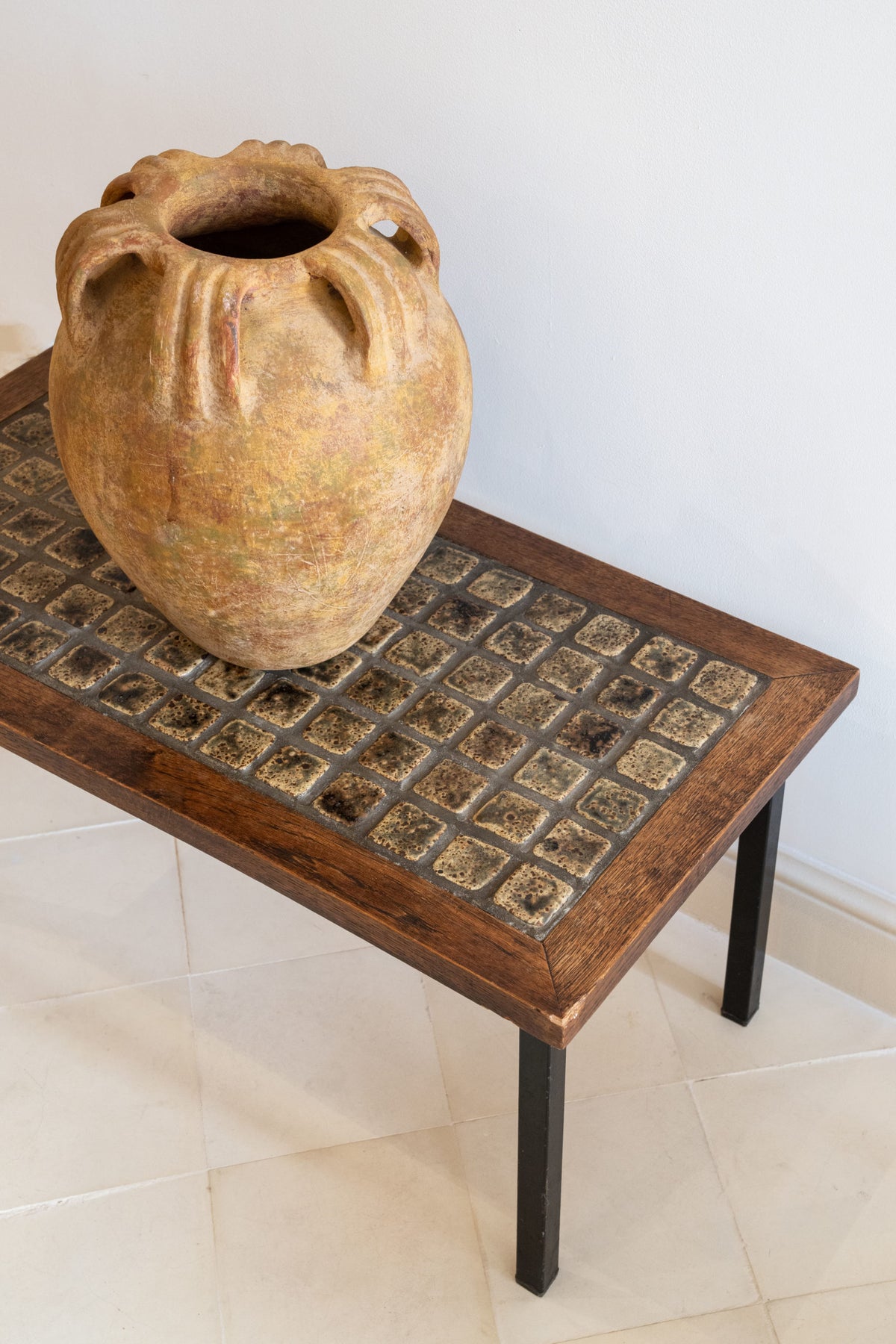 Table d’appoint au dessus de céramique