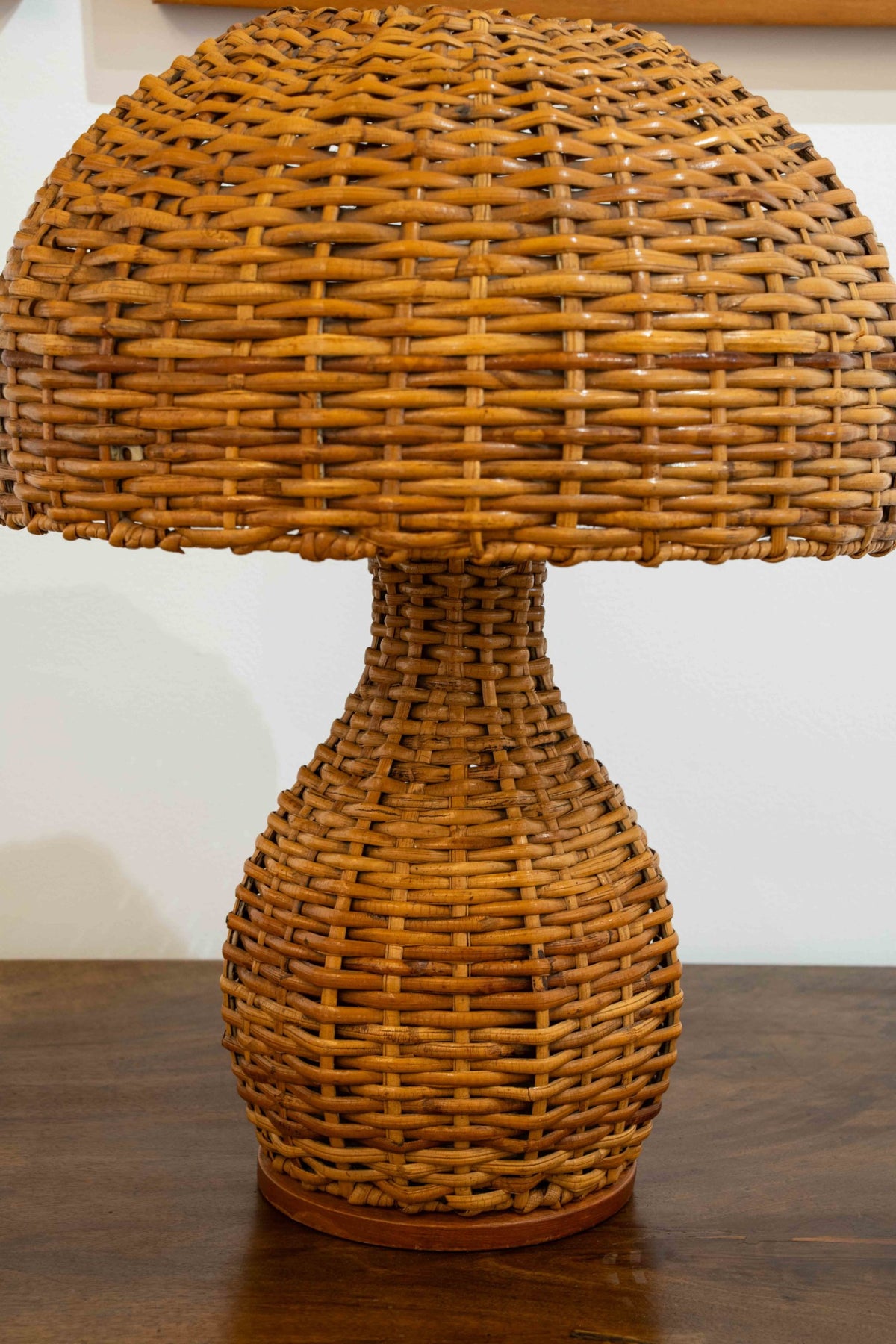 Lampe à poser en rotin tressé