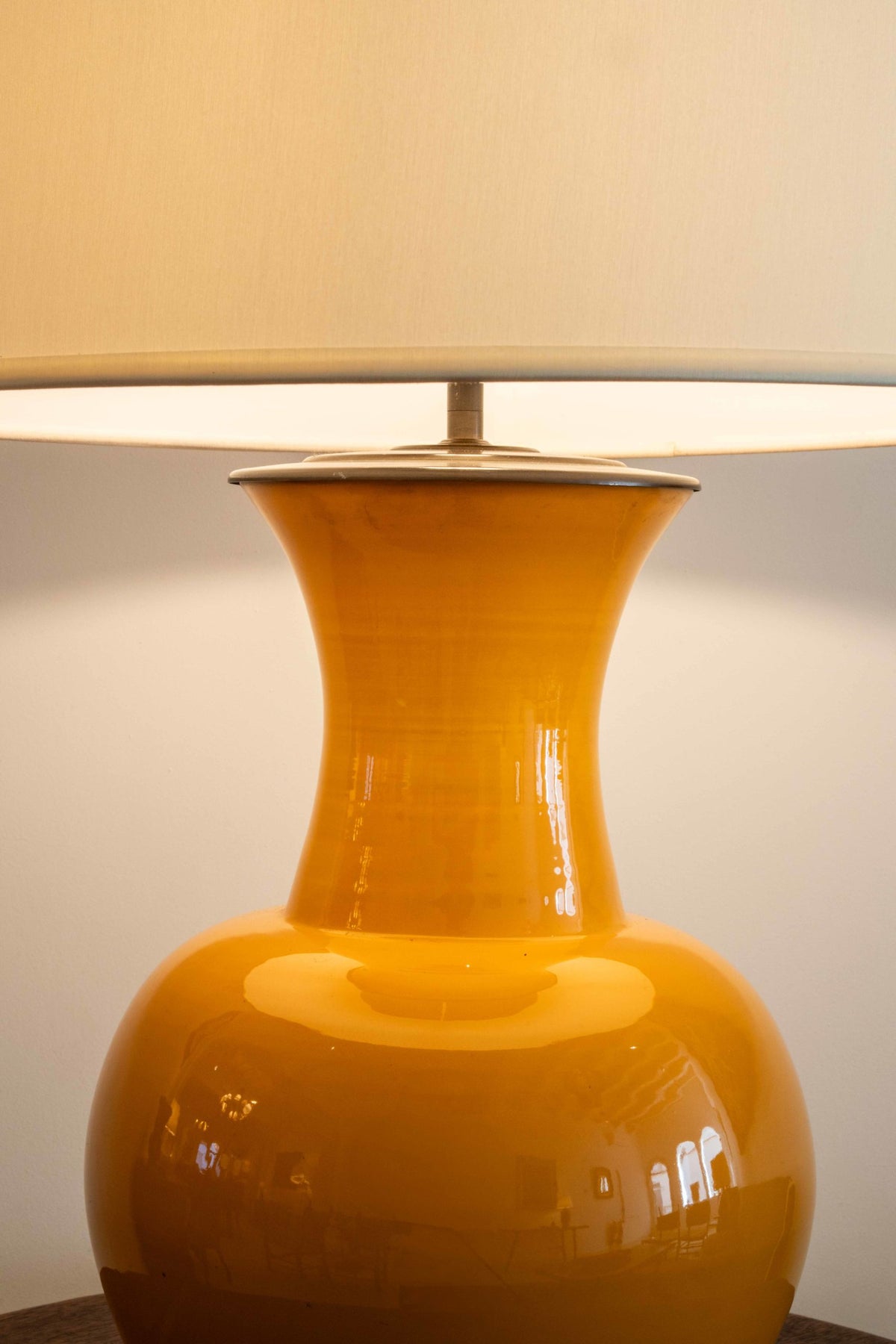 Lampe en céramique jaune