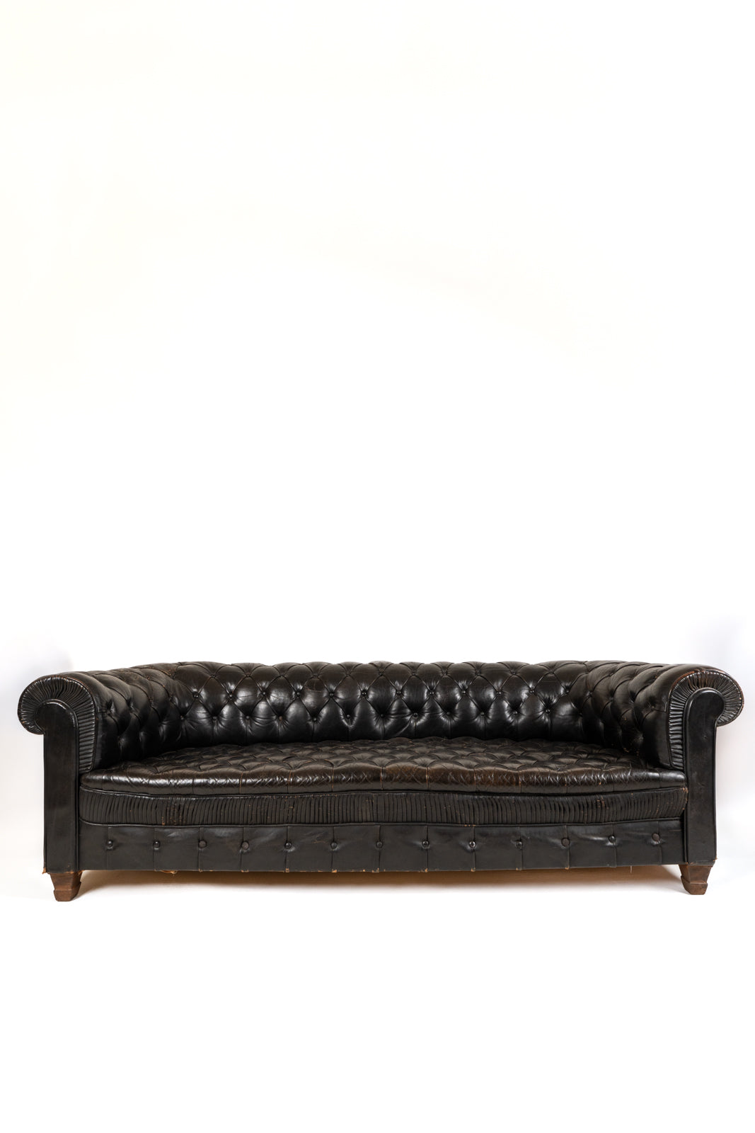Sofá Chesterfield de cuero negro