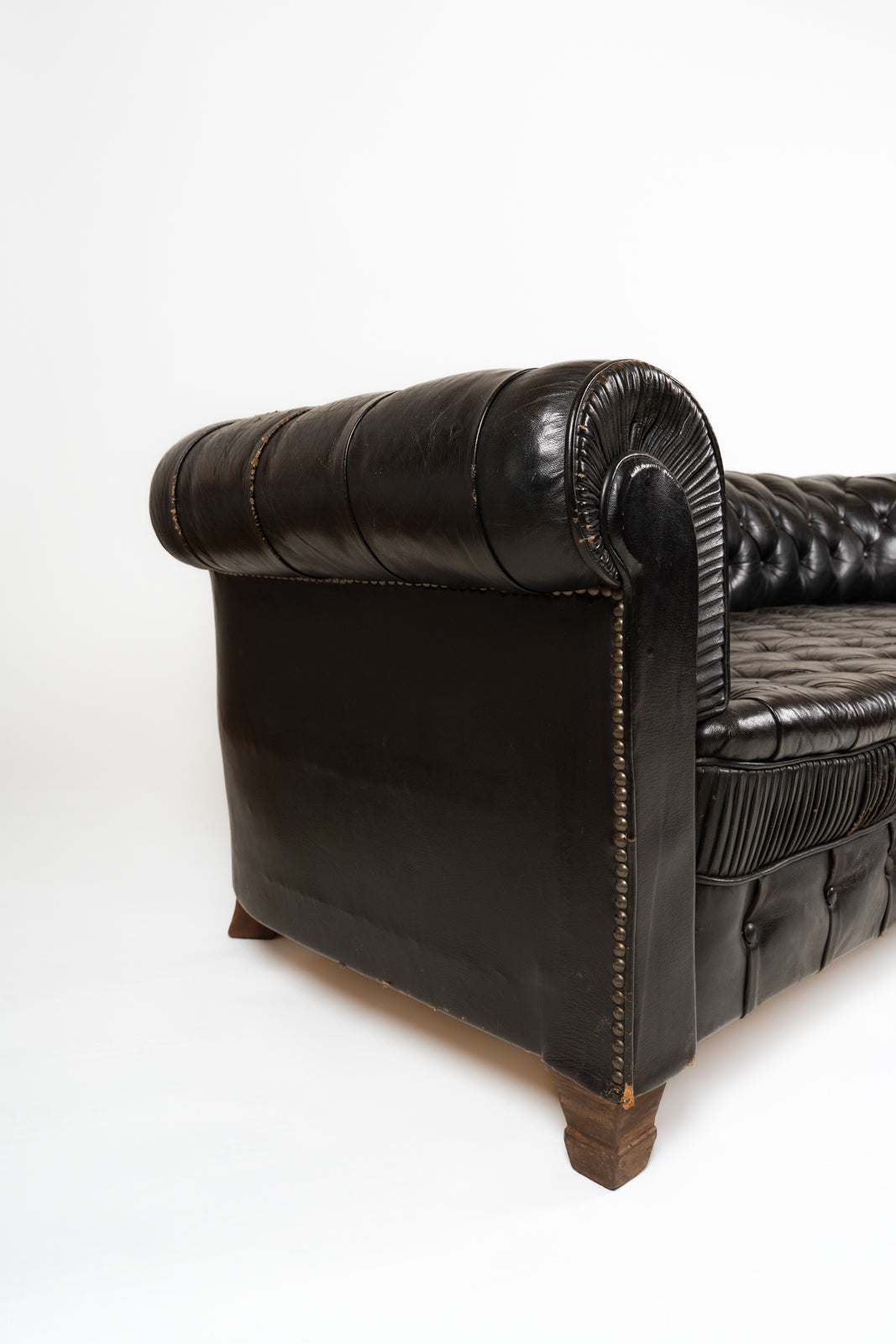 Sofá Chesterfield de cuero negro