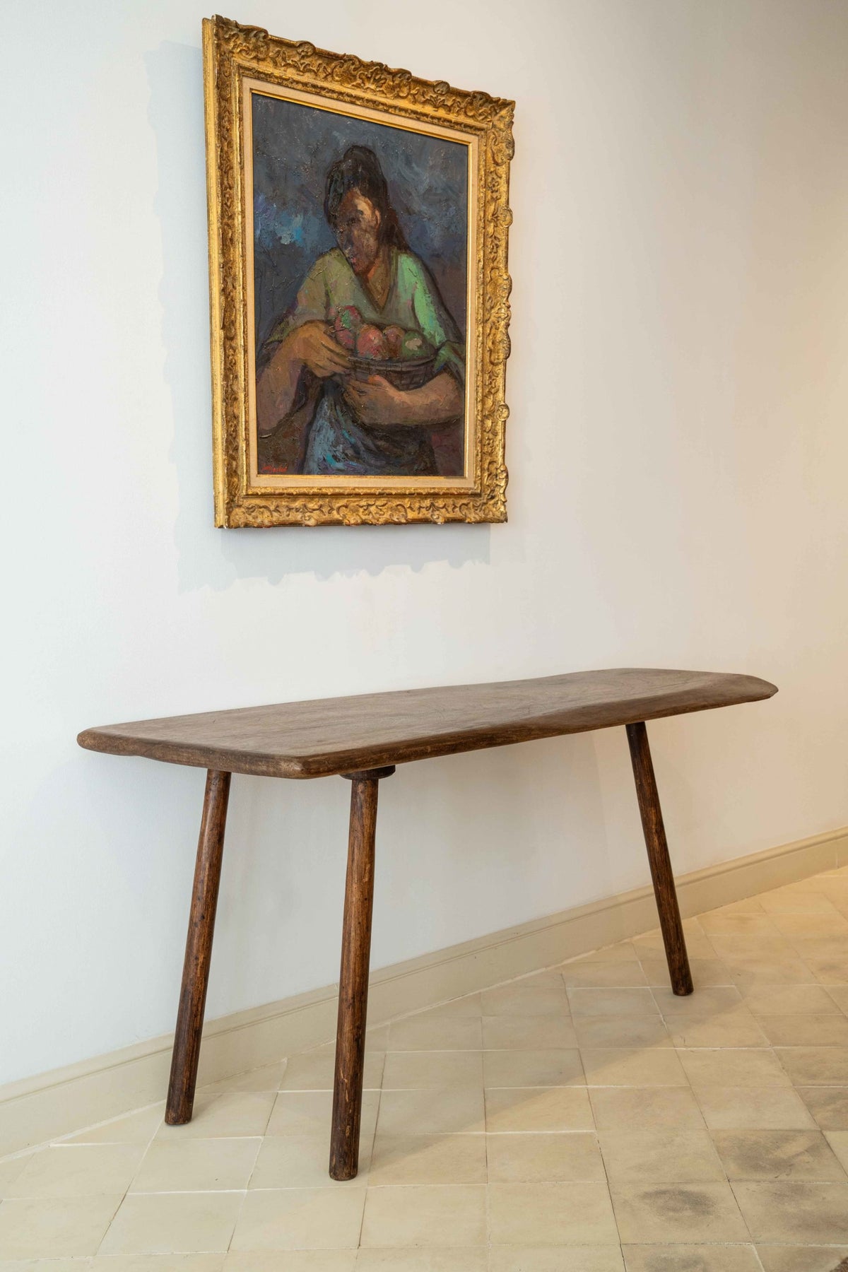 Consola trípode de roble