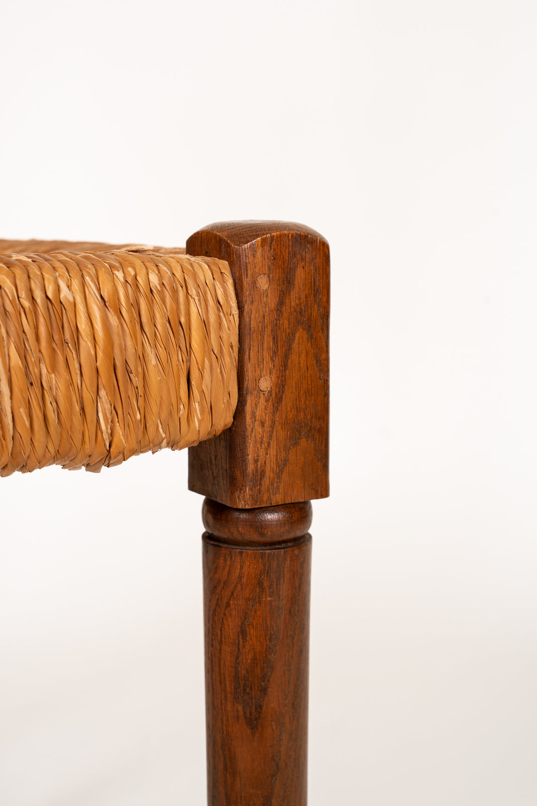 Suite de six chaises en chêne et paille