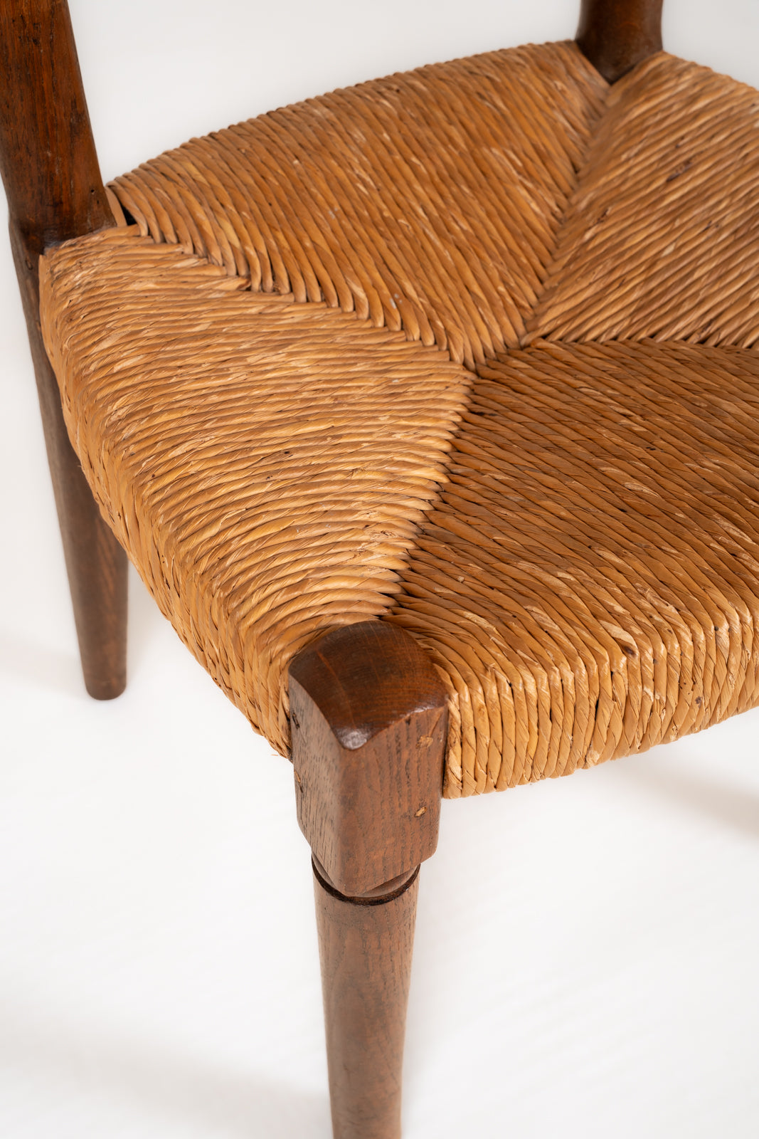 Suite de six chaises en chêne et paille
