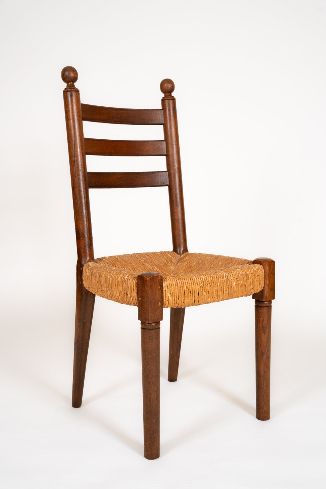 Conjunto de seis sillas de roble y paja