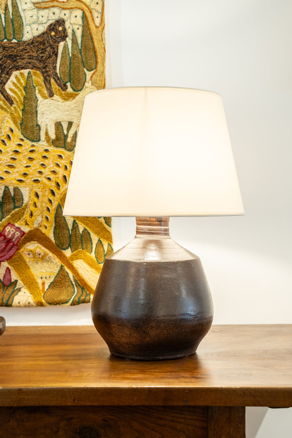Lampe en céramique marron foncé