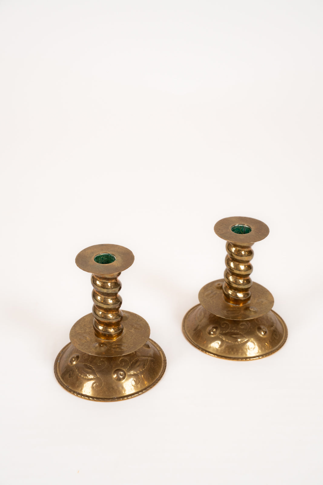 Paire de chandeliers en laiton