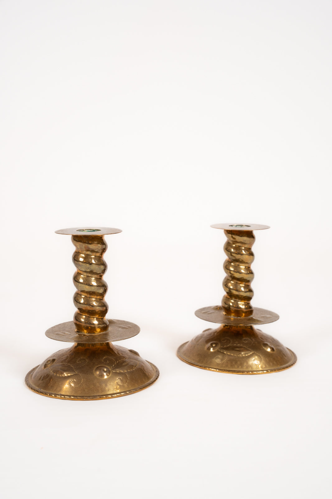 Paire de chandeliers en laiton