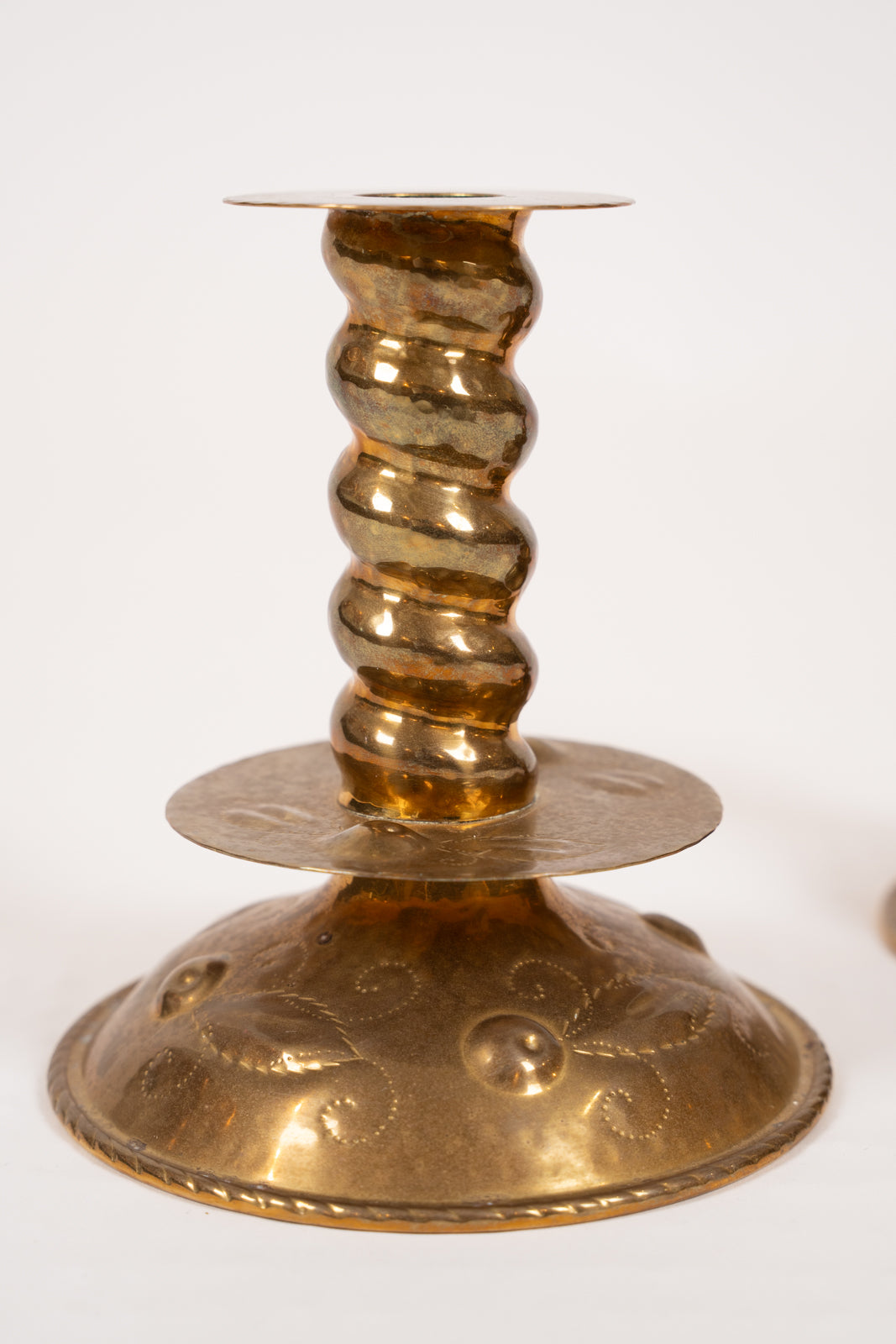 Paire de chandeliers en laiton