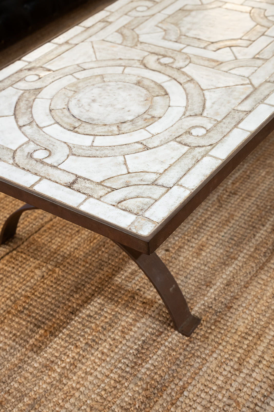 Table basse en fer forgé et céramique émaillée