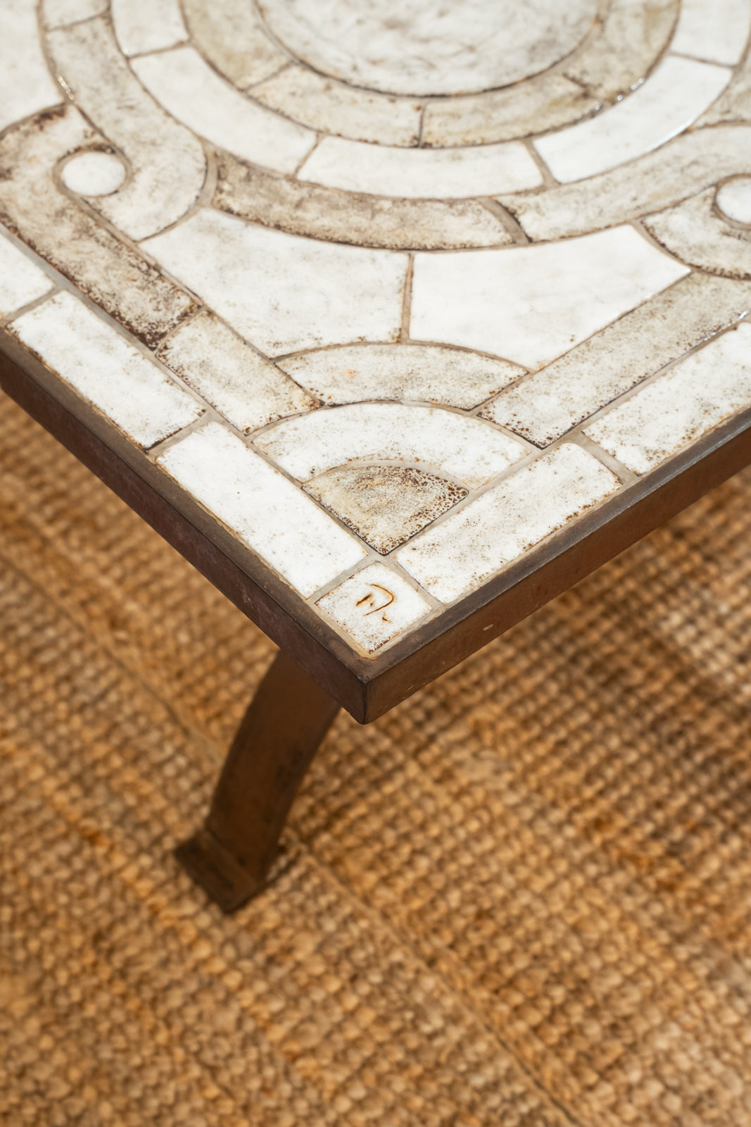 Table basse en fer forgé et céramique émaillée