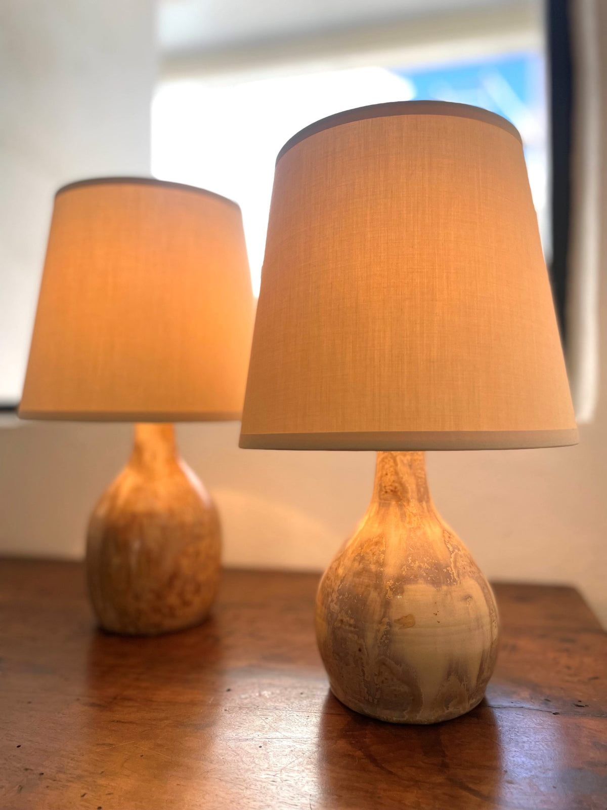 Paire de lampes en céramique beige