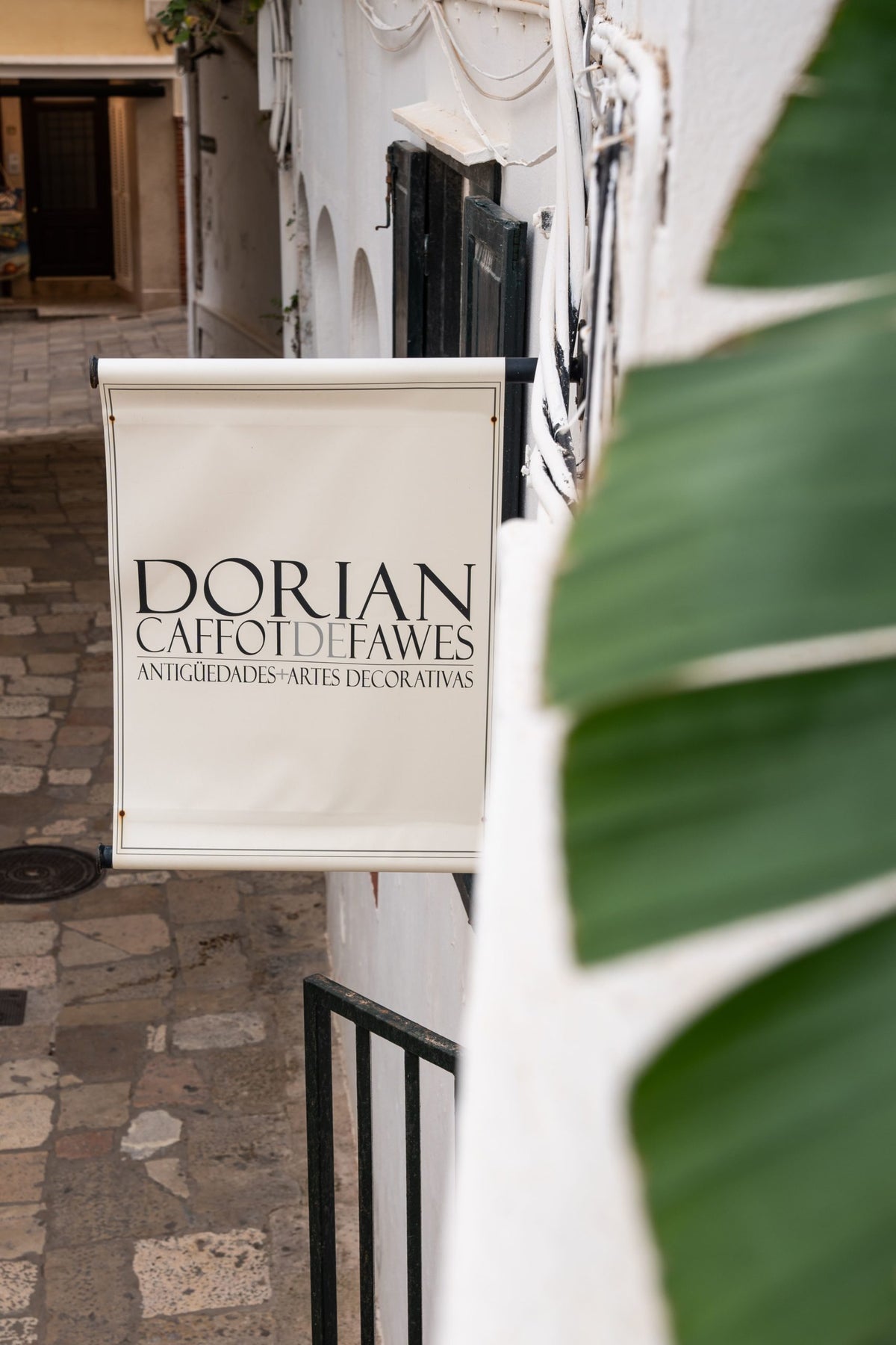 The gallery on Carrer de Bastio, Mahon
